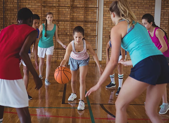 high-school-kids-playing-basketball