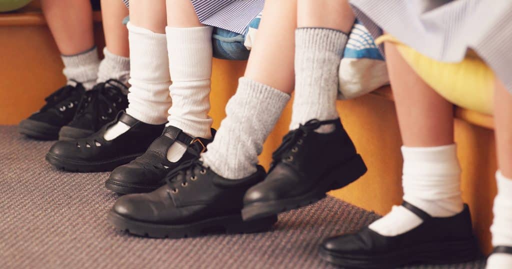 how-do-i-choose-best-school-shoes-for-child-featured-image