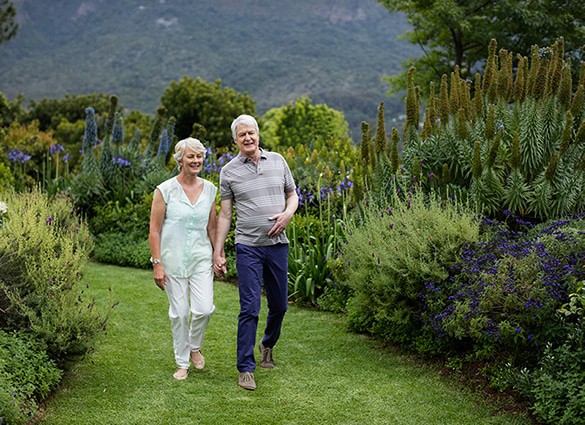 senior-couple-walking-in-lawn