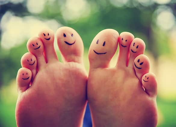 smiley-faces-on-a-pair-of-feet-on-all-ten-toes